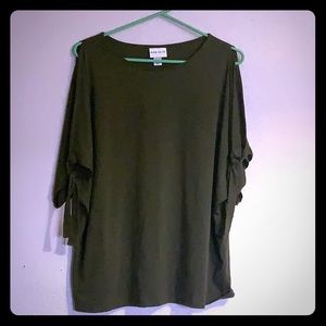 Ava Viv green shirt